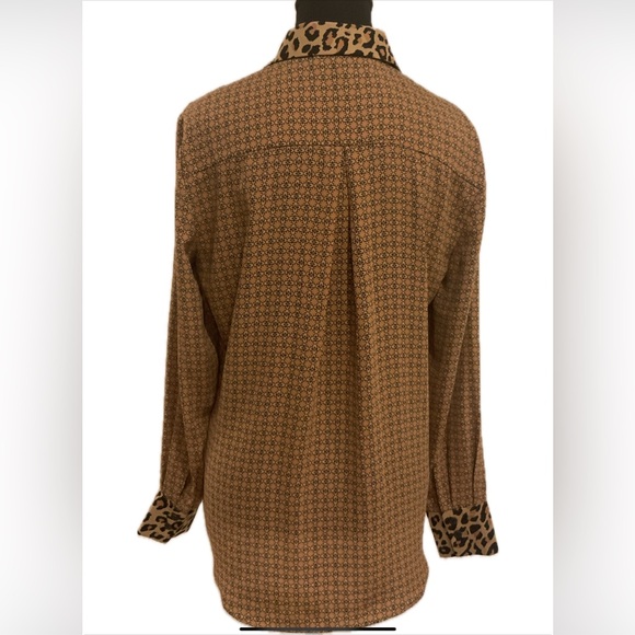 MELANIE LYNE Like NEW Printed Buttoned Down  Blouse - Picture 2 of 7